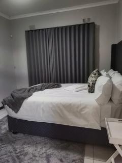 LE The Lustrous Home - Gaborone - 6
