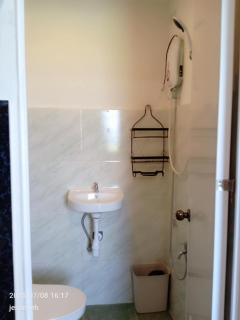 Megan and Angel Travellers Inn - 9