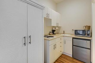 Naples Studio with Screened Patio and Resort Amenities - Naples - 1