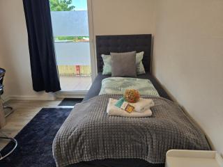 Apartment in Krefeld City with Balcony - 3