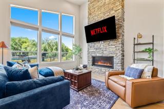 Cozy Modern 3BR Farmhouse with Scenic Golf Views - Boise - 8