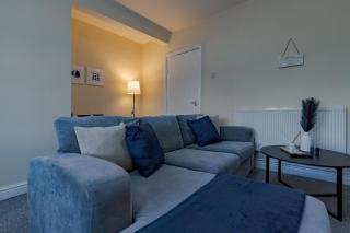 Modern Cozy 2BR Flat- Free parking- Near WBA - Birmingham - 0