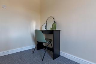Modern Cozy 2BR Flat- Free parking- Near WBA - Birmingham - 3
