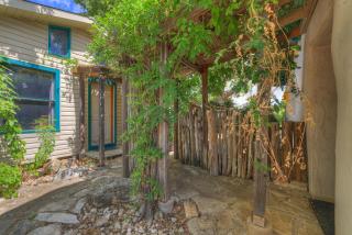 Nandina Cottage Hot-Tub Four Minutes to Marktplatz! - Fredericksburg - 9
