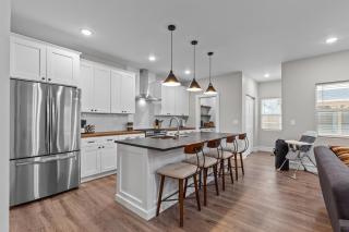 Uptown Elegant Escape | JZ Vacation Rentals - Tower Grove - 2