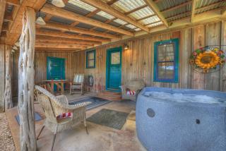 Nandina Cottage Hot-Tub Four Minutes to Marktplatz! - Fredericksburg - 2