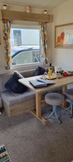 Vix Ventures, Autistim friendly, family & dog friendly caravan - Preston - 4