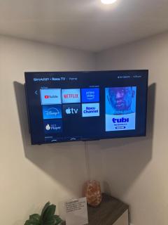 Basement Apartment in Niagara Falls with Self Check-in, Free Wifi and Parking - Niagara Falls - 4