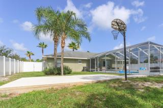 Hoop, Swim, Grill and Chill Family Oasis in Sebring - Sebring - 9