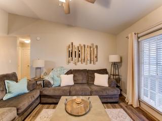 Full Condo w/ Pool & Gym, Sleeps 4 - 2