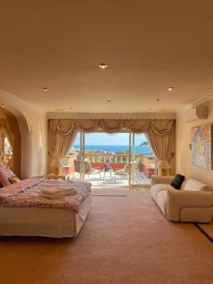 Luxurious Villa 6 Min from Beach with Sea Views - Marbella - 3