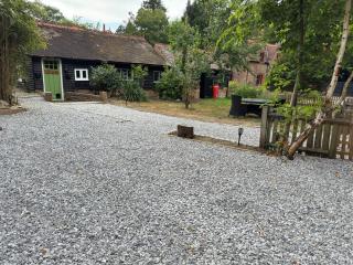 A charming cottage nestled in a peaceful woodland - Byfleet - 3