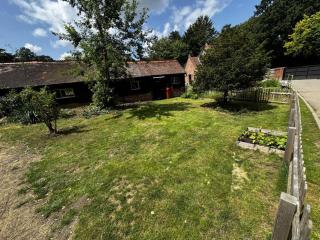 A charming cottage nestled in a peaceful woodland - Byfleet - 1
