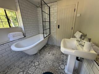 A charming cottage nestled in a peaceful woodland - Byfleet - 5