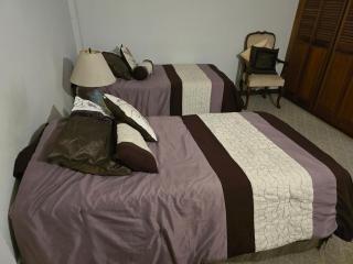 Comfortable & Close to Attractions - Port-of-Spain - 8