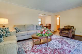 10 Mi to Downtown: Group Getaway in Minneapolis - 6