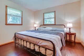10 Mi to Downtown: Group Getaway in Minneapolis - 3