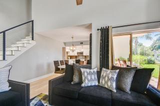 Modern 3-Bedroom Townhouse in Isla Del Sol - 5