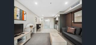 Happy BNB at Oaks Embassy - Adelaide - 2