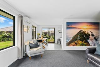 Sun drenched family home - Queenstown - 6