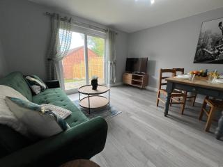 Welcoming House - Walking distance to Town Centre - Sleeps 5 - Free Parking, Self-Check-In, Fast WiFi and Smart TV by Yoko Property - Rugby - 1