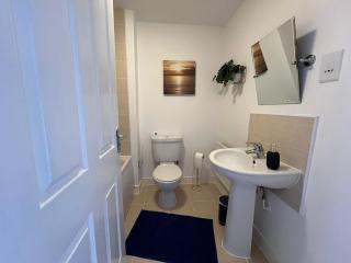 Welcoming House - Walking distance to Town Centre - Sleeps 5 - Free Parking, Self-Check-In, Fast WiFi and Smart TV by Yoko Property - Rugby - 6