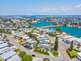 Luxury Upscale Villa near Beach Ideal for Holidays - St. Pete Beach - 0