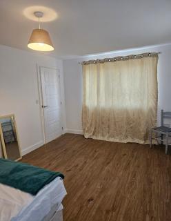 Luxury Kingsize Bedroom with Private Toilet- Central Dartford - Dartford - 2