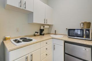Cozy Naples Retreat with Community Pool and Water View - Naples - 1