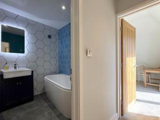 Historic Hampshire Cottage, Private Putting Green - Eversley - 1