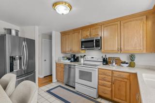 Pet & Family Friendly 4 Bedroom Home Close to Beaches! - Middletown - 2