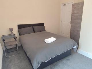 En-Suite Double-Bedroom in the Heart of Salford Manchester CR4 Perfect for Short Stays - Manchester - 0