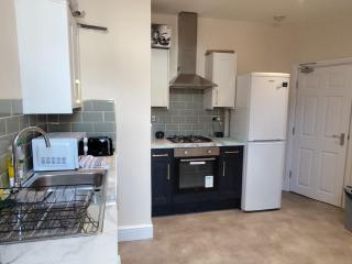 En-Suite Double-Bedroom in the Heart of Salford Manchester CR4 Perfect for Short Stays - Manchester - 1