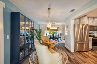 Luxury heated-pool home blocks from the beach - 5