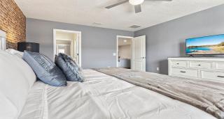 Family Kissimmee 5BR Home Pool/Loft/Tub - 2