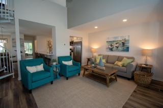 Renovated 2 Br Sleeps 5 with Free Guest Passes - 2