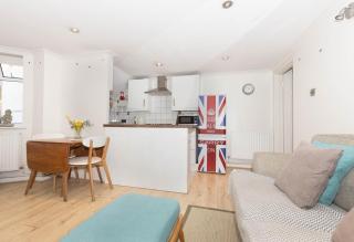 Stunning, stylish garden flat in the heart of Wimbledon - 3