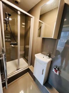 Spacious Victorian 5Bedroom 5Bathroom w Free Parking - 1