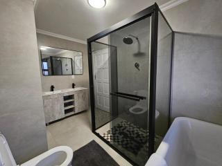 Outerspaces Farmhouse Retreat - - 8