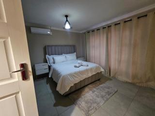 Outerspaces Farmhouse Retreat - - 4