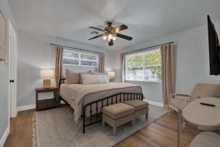 Weitz Getaway with Private Pool Two Hot Tubs - Fredericksburg - 4
