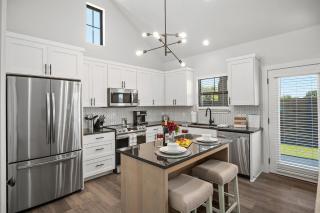 Lucille's Abode with Hot Tub - Fredericksburg - 7