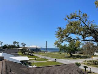 Shoreline House - 0