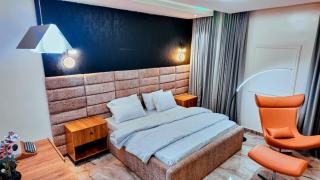 Redbox Luxury Apartments - 8