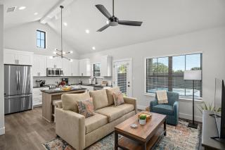Lucille's Abode with Hot Tub - Fredericksburg - 1