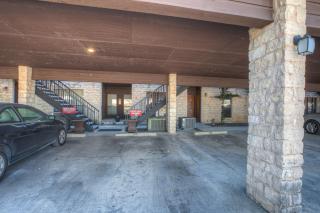 Luxury Riverfront Condo 1 BLK to Schlitterbahn! - New Braunfels - 9