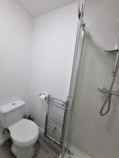 Generous double bedroom with ensuite - home from home! - 2