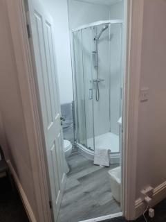 Generous double bedroom with ensuite - home from home! - Birmingham - 4