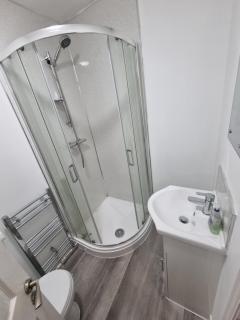 Generous double bedroom with ensuite - home from home! - Birmingham - 3