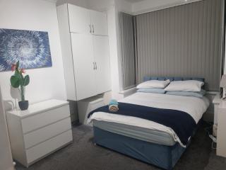 Generous double bedroom with ensuite - home from home! - Birmingham - 6